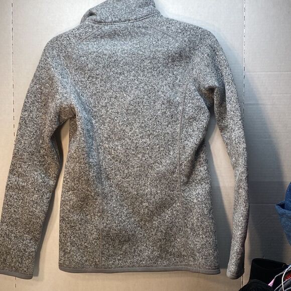 Patagonia Gray Heather 1/2 Zip Sweatshirt - Picture 4 of 5